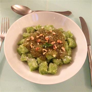 Zucchini gnocchi with mint pesto and walnuts