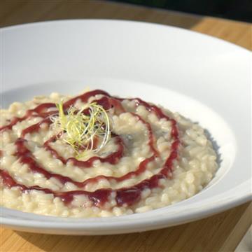 Risotto with blue cheeses with pear reduction in spiced wine