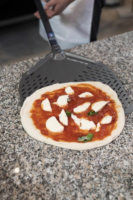 PALA PER PIZZA RETTANGOLARE FORATA - linea AZZURRA - cm.36x36 A