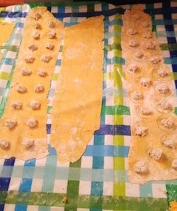 Ravioli di pasta alla zucca ripieni di ricotta di pecora & noci