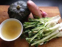 Spatzle con crema di zucca & patate e cicoria saltata in padella