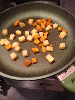 Spatzle con crema di zucca & patate e cicoria saltata in padella